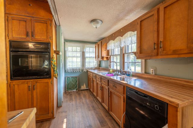 2010 W Gaines St, Lawrenceburg, TN 38464