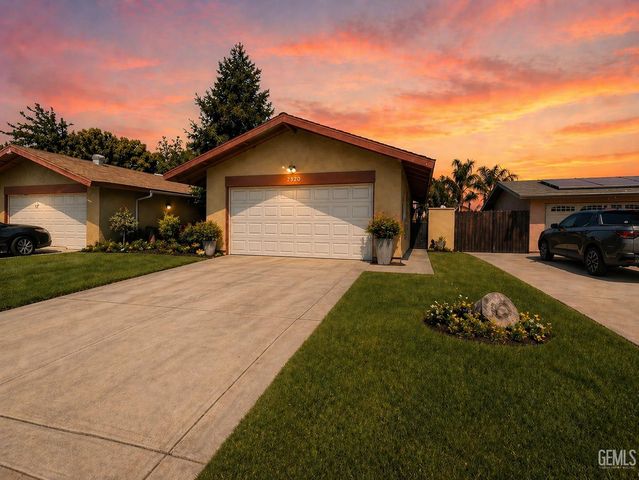 2320 Pinon Springs Circle, Bakersfield, CA 93309