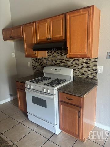 2320 Pinon Springs Circle, Bakersfield, CA 93309