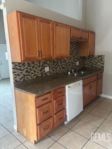 2320 Pinon Springs Circle, Bakersfield, CA 93309