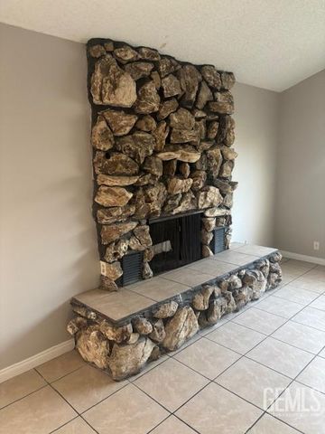 2320 Pinon Springs Circle, Bakersfield, CA 93309