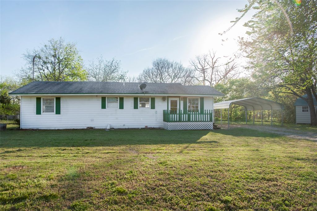 112 SE Front Street A, Bailey, TX 75452