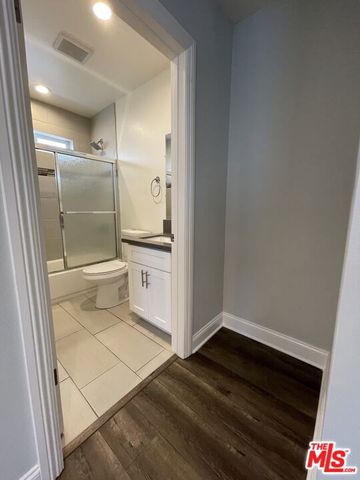 4710 Maplewood Avenue, Los Angeles, CA 90004
