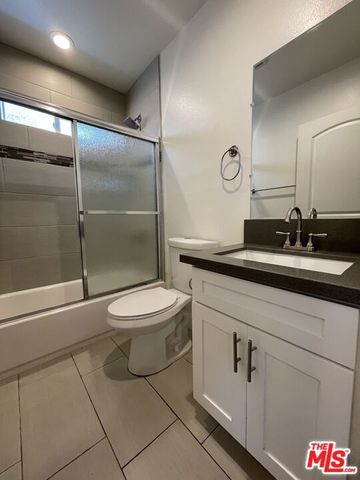 4710 Maplewood Avenue, Los Angeles, CA 90004