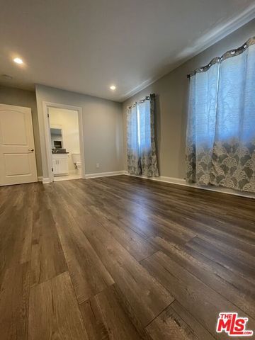 4710 Maplewood Avenue, Los Angeles, CA 90004