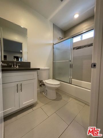 4710 Maplewood Avenue, Los Angeles, CA 90004