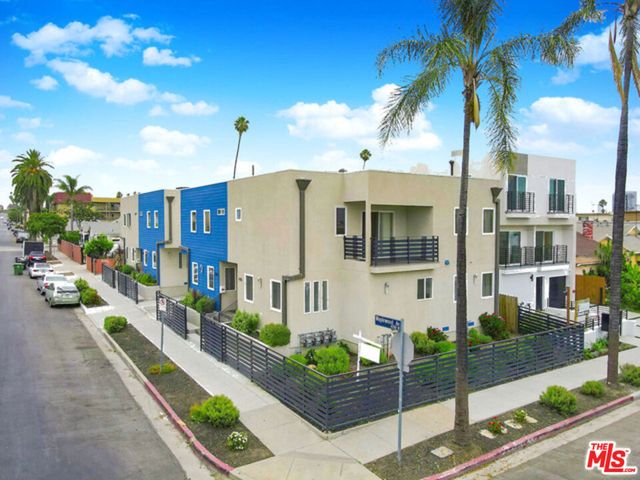 4710 Maplewood Avenue, Los Angeles, CA 90004