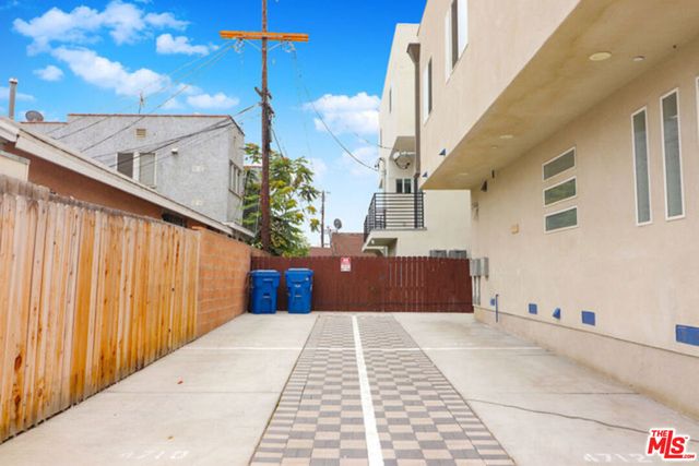 4710 Maplewood Avenue, Los Angeles, CA 90004