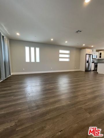 4710 Maplewood Avenue, Los Angeles, CA 90004