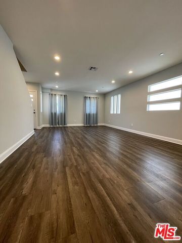 4710 Maplewood Avenue, Los Angeles, CA 90004