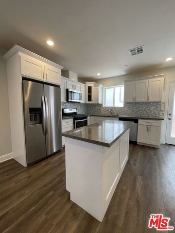 4710 Maplewood Avenue, Los Angeles, CA 90004