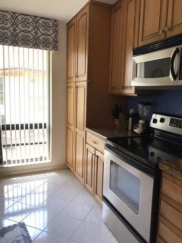 428 Brackenwood Lane S, Palm Beach Gardens, FL 33418