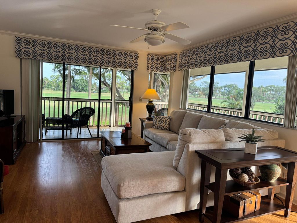 428 Brackenwood Lane S, Palm Beach Gardens, FL 33418