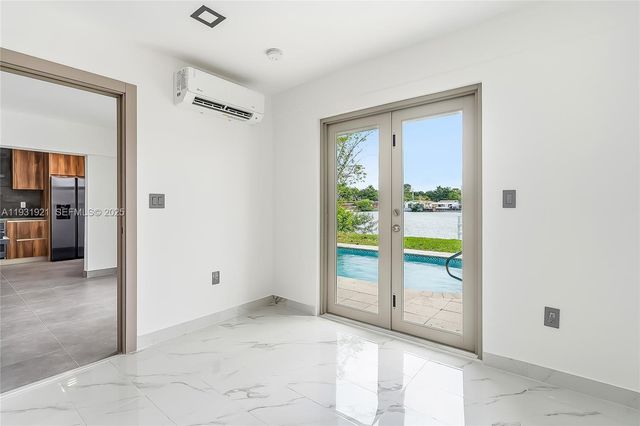 251 SW 9th Ave, Hallandale Beach, FL 33009