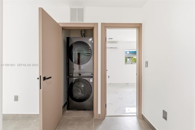 251 SW 9th Ave, Hallandale Beach, FL 33009