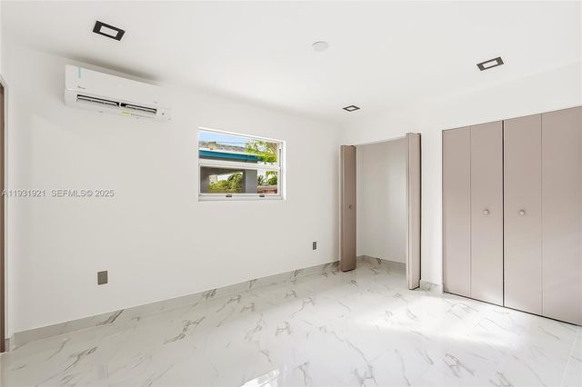 251 SW 9th Ave, Hallandale Beach, FL 33009