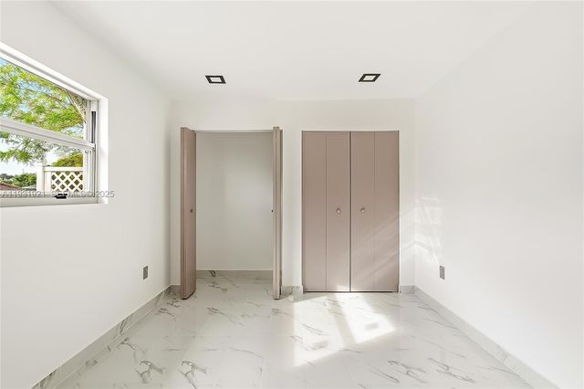 251 SW 9th Ave, Hallandale Beach, FL 33009