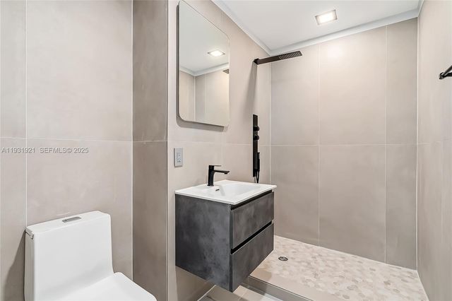 251 SW 9th Ave, Hallandale Beach, FL 33009