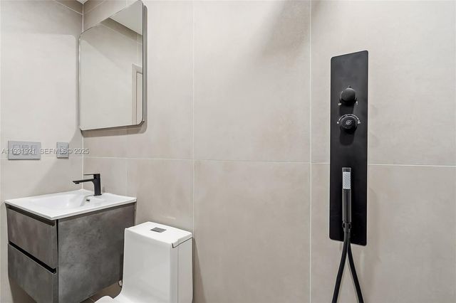 251 SW 9th Ave, Hallandale Beach, FL 33009