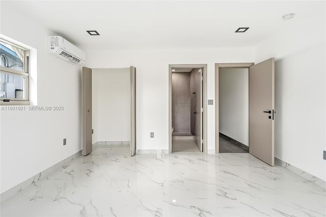 251 SW 9th Ave, Hallandale Beach, FL 33009