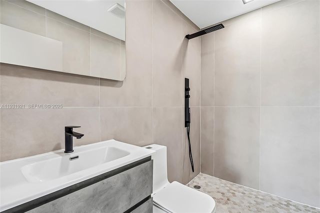 251 SW 9th Ave, Hallandale Beach, FL 33009