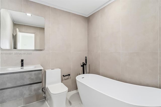 251 SW 9th Ave, Hallandale Beach, FL 33009