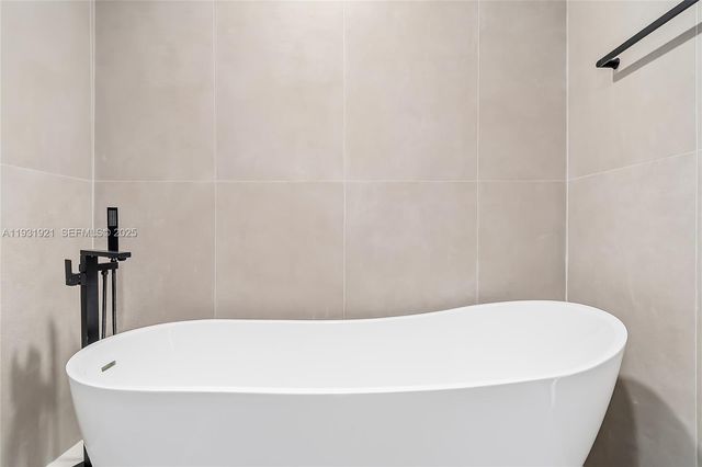 251 SW 9th Ave, Hallandale Beach, FL 33009