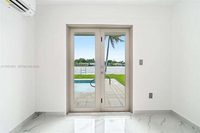 251 SW 9th Ave, Hallandale Beach, FL 33009