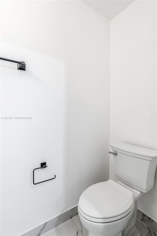 251 SW 9th Ave, Hallandale Beach, FL 33009