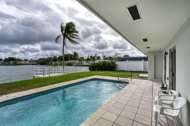 251 SW 9th Ave, Hallandale Beach, FL 33009