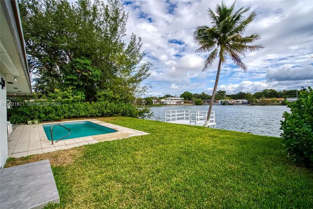 251 SW 9th Ave, Hallandale Beach, FL 33009