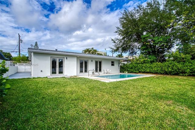 251 SW 9th Ave, Hallandale Beach, FL 33009