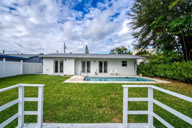 251 SW 9th Ave, Hallandale Beach, FL 33009