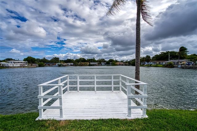 251 SW 9th Ave, Hallandale Beach, FL 33009