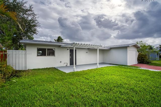 251 SW 9th Ave, Hallandale Beach, FL 33009