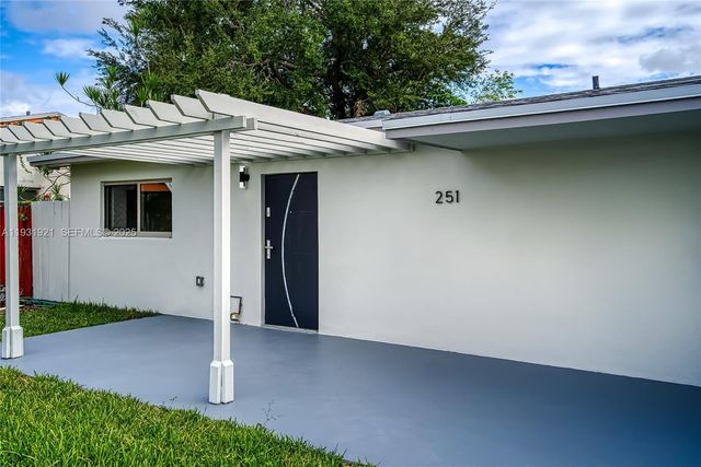 251 SW 9th Ave, Hallandale Beach, FL 33009