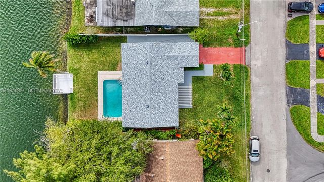 251 SW 9th Ave, Hallandale Beach, FL 33009