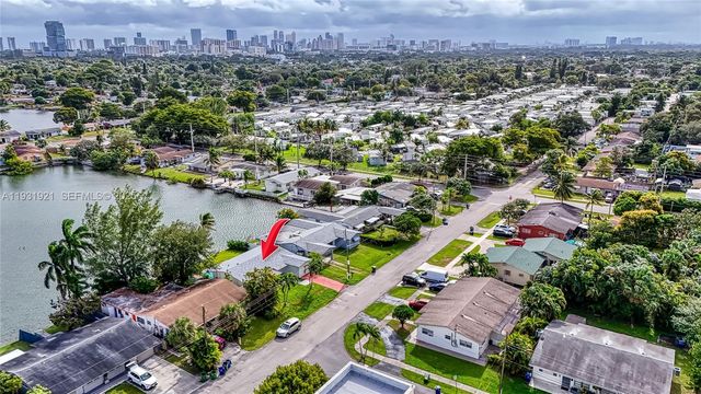 251 SW 9th Ave, Hallandale Beach, FL 33009