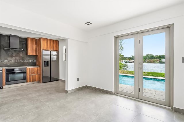 251 SW 9th Ave, Hallandale Beach, FL 33009