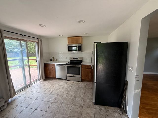 76 Nelson Circle, West Springfield, MA 01089