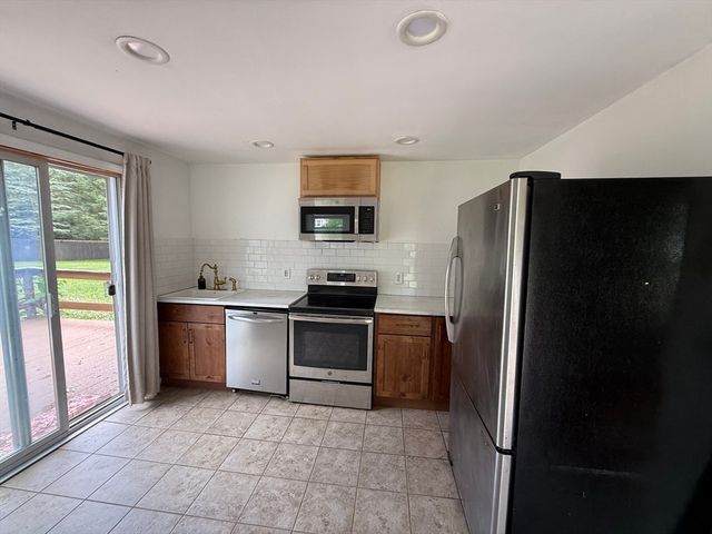 76 Nelson Circle, West Springfield, MA 01089