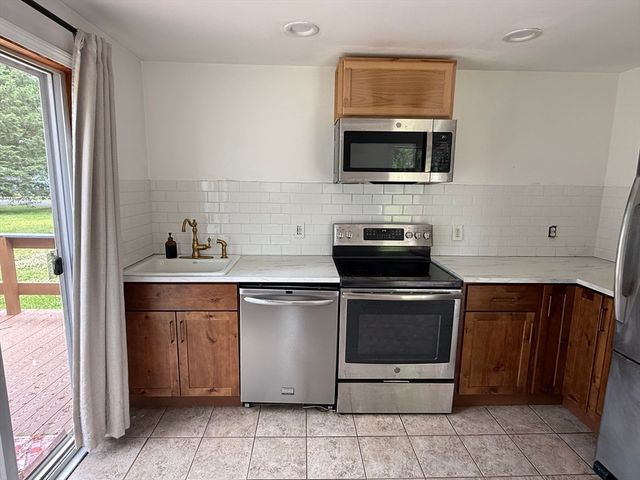 76 Nelson Circle, West Springfield, MA 01089
