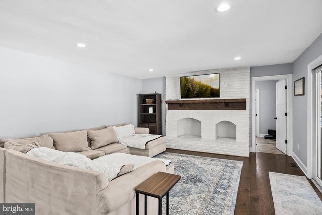 10 YORKSHIRE DR, Medford, NJ 08055