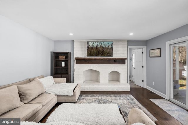 10 YORKSHIRE DR, Medford, NJ 08055