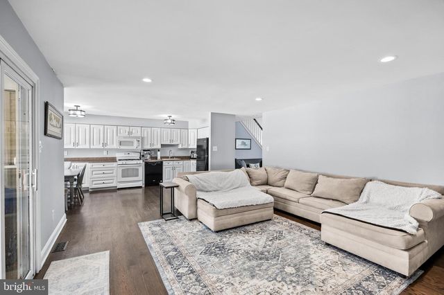 10 YORKSHIRE DR, Medford, NJ 08055