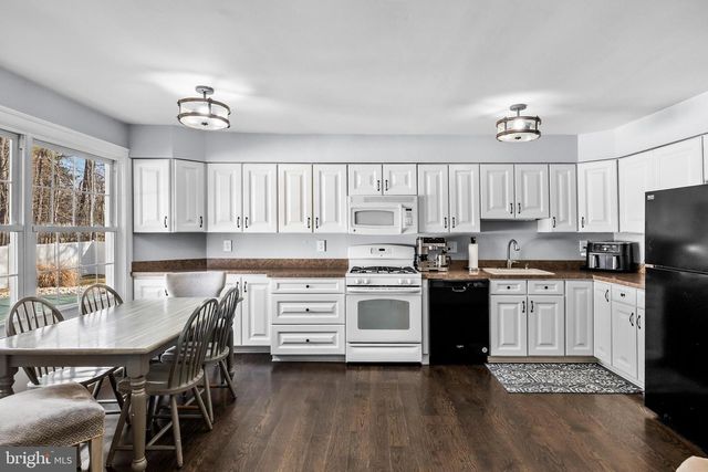 10 YORKSHIRE DR, Medford, NJ 08055