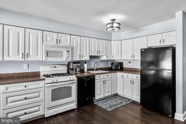 10 YORKSHIRE DR, Medford, NJ 08055