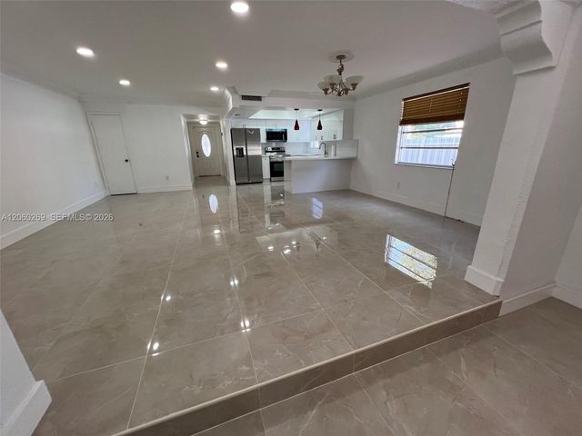 1820 W 72nd Pl, Hialeah, FL 33014