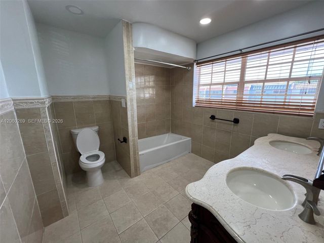 1820 W 72nd Pl, Hialeah, FL 33014