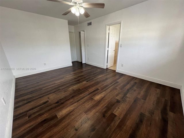 1820 W 72nd Pl, Hialeah, FL 33014